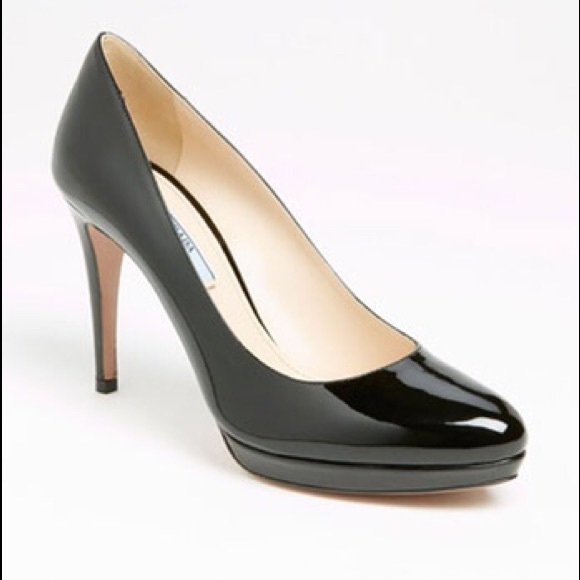 prada pumps